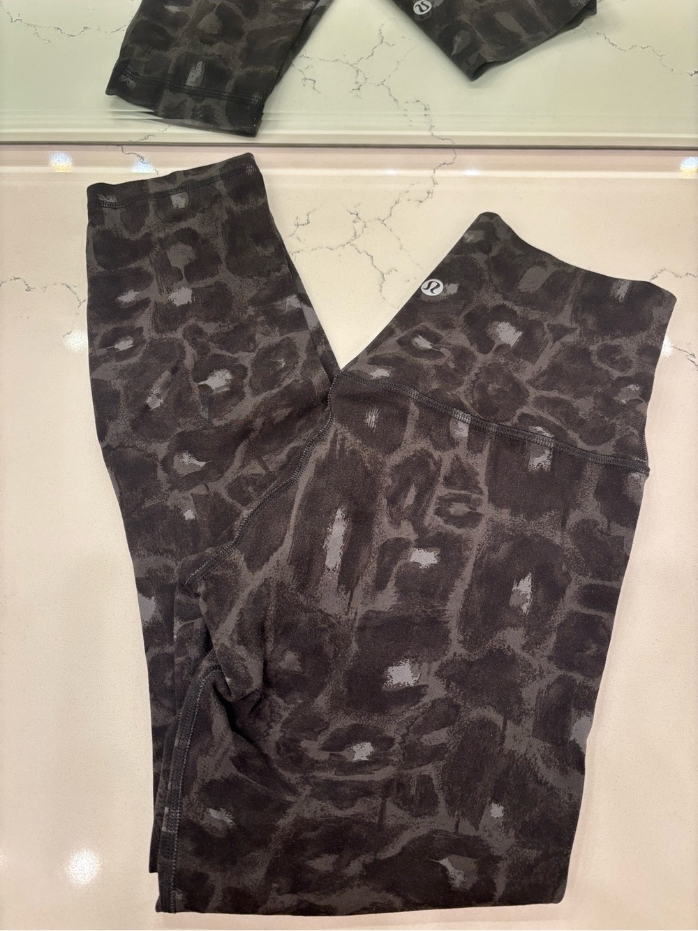 Lululemon High-Rise Leopard Print Leggings - 23 inseam